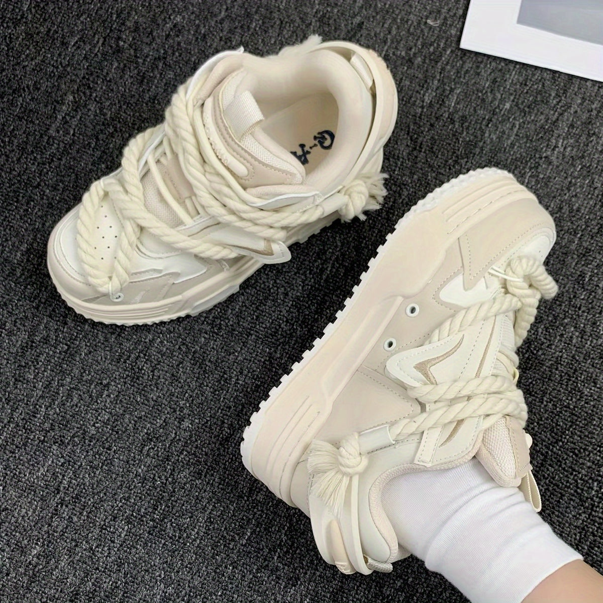 Unisex Retro Skate Shoes - Non-Slip Thick Sole, Lace-Up Closure, Beige\u002FWhite\u002FBlack