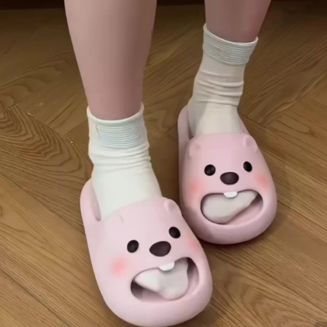Graceful Little Beaver Cartoon Slippers, Indoor\u002FOutdoor Spring and Summer, Cool, Fashionable, Simple